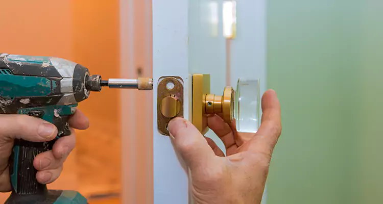 Broken Door Knob Fix in Myrtle Grove, FL